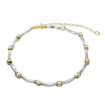 Brillantarmband in Bicolor mit wellenartig geschwungenen Zwischenelementen besetzt mit jew. 5 kleinen Brillanten und beweglich montiert an 11 Rundgliedern, die die Trommelfassung für 11 größere Brillanten bilden. In 750er Gelbgold und Weißgold