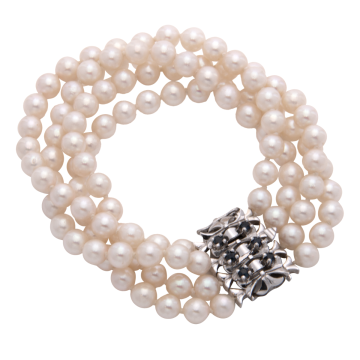 Zauberhaftes Perlenarmband mit dekorativer Weißgold Schließe