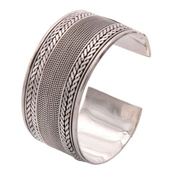 Massiver Silberarmreif mit hübschen Dekor