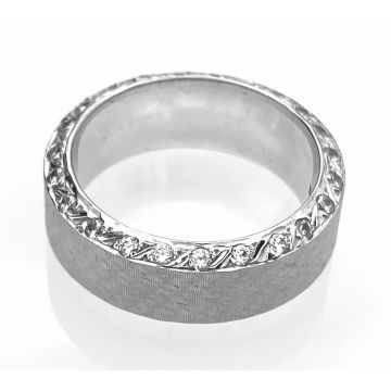 Breiter Damenring in Weißgold mit Zirkonias