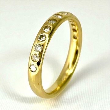 Brillantbesetzter Bandring