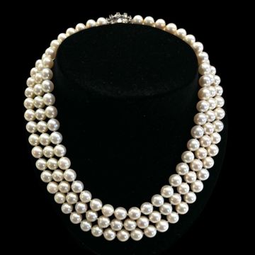 Traumhafte Perlenkette mit weißgoldenem Verschluss