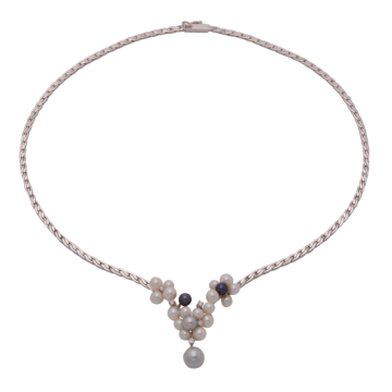 Traumhaftes Weißgold Collier mit Süßwasserperlen und Brillanten