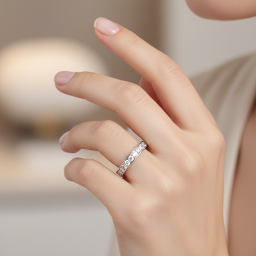 Hübscher Memoire Ring in Weißgold