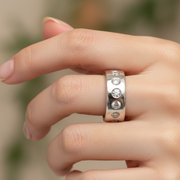 Massiver Weißgoldring mit Brillanten