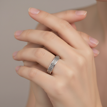 Zeitloser Weißgoldring mit Brillanten