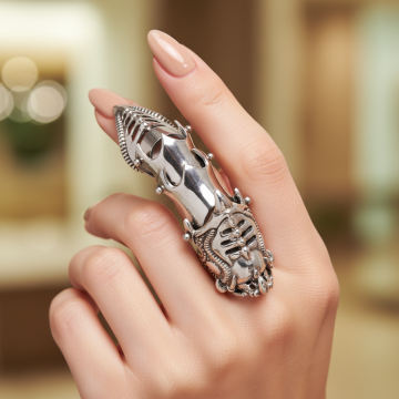 Silberner beweglicher Gothic Ring