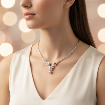 Traumhaftes Weißgold Collier mit Süßwasserperlen und Brillanten