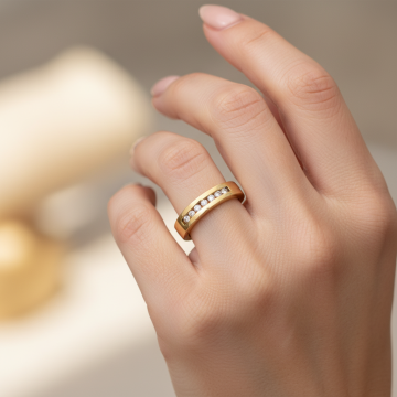 Goldring mit Brillanten in Kanalfassung