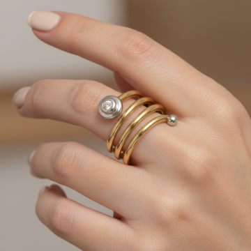 Handgefertigter Ring in 585er Gold mit Brillant