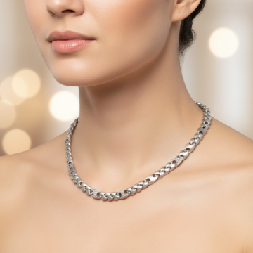 Elegantes Weißgold Collier mit Diamanten