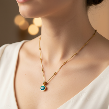 Anmutiger Opal Brillantanhänger mit feiner Kette