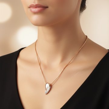 Tropfenförmiger Anhänger mit Zirkonia und Perlmutt