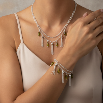 3 teiliges Schmuckset aus Silber mit grünen Farbsteinen
