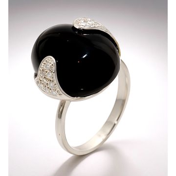 Weißgoldener Damenring mit Onyx und Diamanten