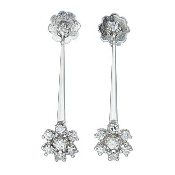 Weißgoldene Ohrstecker mit 2 Brillanten und 14 Diamanten