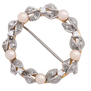 Verspielte, weißgoldene Brosche mit Zuchtperlen und Diamanten