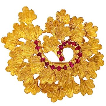 Liebevoll gestaltete Brosche mit Rubinen