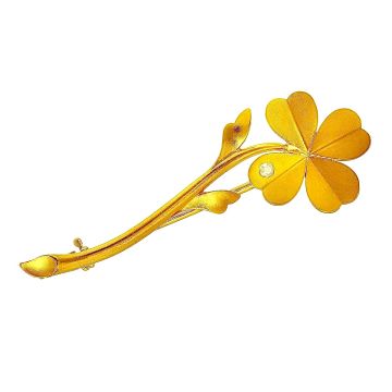 Jugendstil-Brosche aus Paris in 900er Gold gearbeitet. Massiv gearbeitetes, naturalistisch ausgeführtes vierblättriges Kleeblatt, satiniert, besetzt mit einem kleinen Altschiff-Brillanten.