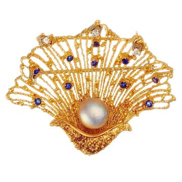 Brosche in Form einer Muschel