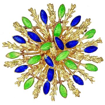 Blütenförmige Brosche auf einzelnen Blütenblättern, emailliert in Blau und Grün. Die dazwischen hervorschauenden Ästchen sind filigran und detailliert gearbeitet. 