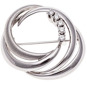 Wunderschöne Brosche mit geschwungenen Linien aus 14-karätigem Weißgold mit 5 Brillanten in jeweils einer Krappenfassung.
