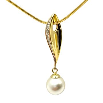 Wundervoller Anhänger mit Zuchtperle und Diamanten inkl. Halskette