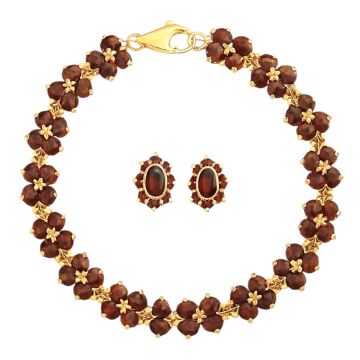 Set – Armband, Anhänger mit Kette, Ohrstecker besetzt mit Granatsteinen