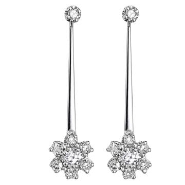 Weißgoldene Ohrstecker mit 2 Brillanten und 14 Diamanten