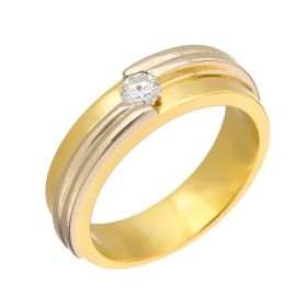 Bicolor Unisexring in 18-karätigem Gold. Die Ringschiene hat schauseitig mittig einen großen Brillanten von 0,29 ct gefasst. 
Rechts und links davon verlaufen 2 aufgesetzte weißgoldene Linien versetzt voneinander entlang der Ringschiene bis zur Hälfte de