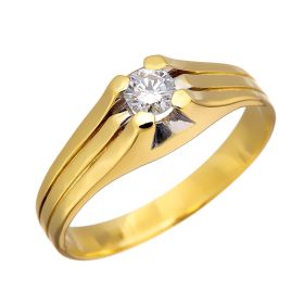 Solitär-Ring mit Akzentsetzung aus der Vintage-Zeit aus 14-karätigem Gelbgold und besetzt mit einem lupenreinen Brillant von 0,30 ct..
Die Ringschiene wird zum Ringkopf etwas breiter und ist mit Ziselierungsarbeiten versehen.