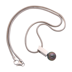 Attraktiver Platinanhänger mit dunkler Perle – inklusive Schlangenkette